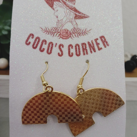 Fun colorful rainbow lgbtq pride dangle earrings - Picture 7 of 8